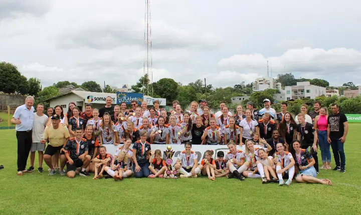 AADT é tetra campeã do campeonato regional de futebol feminino