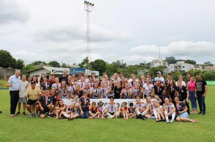 AADT é tetra campeã do campeonato regional de futebol feminino