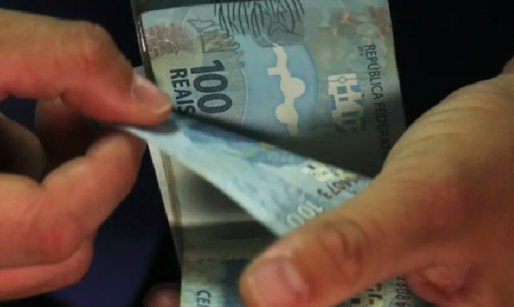 Copom interrompe alta e mantém Selic em 15% ao ano
