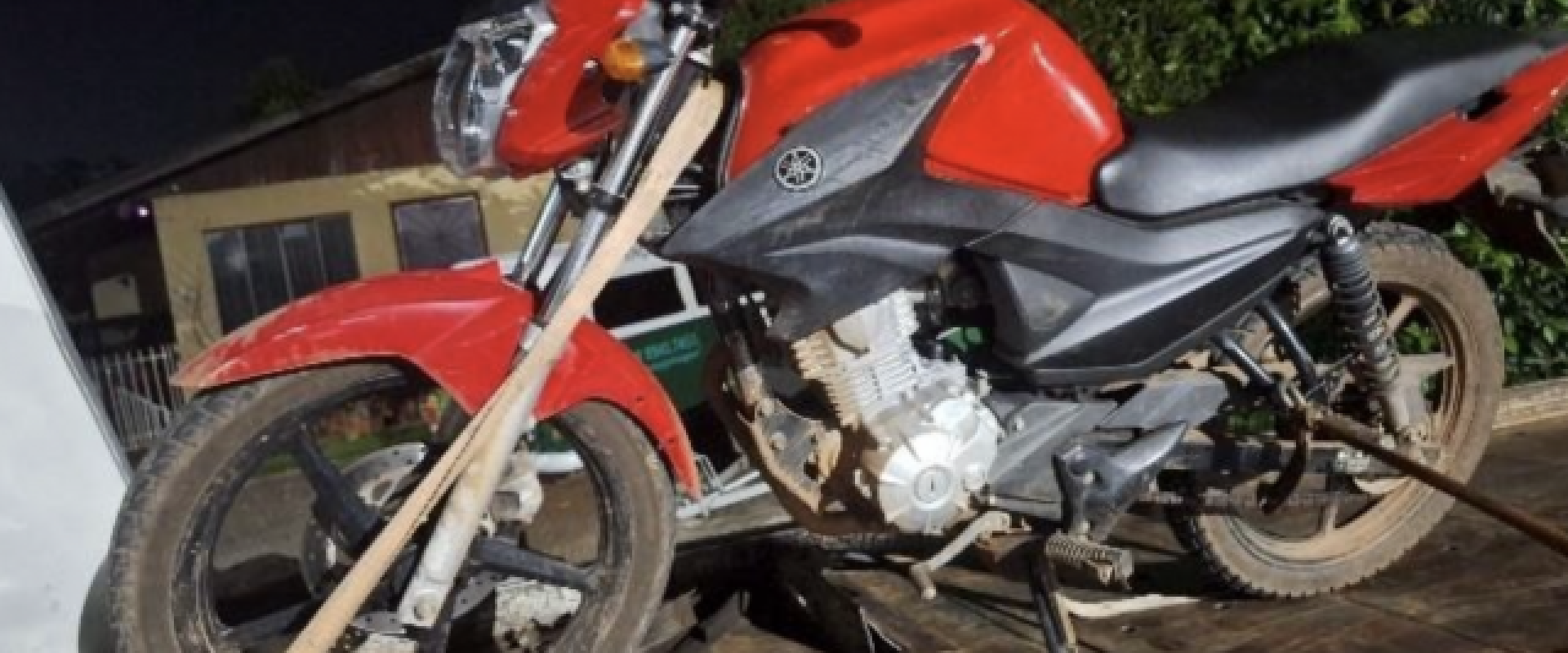 Motocicleta furtada em Tunápolis é recuperada na BR-163 em SMOeste com dois homens