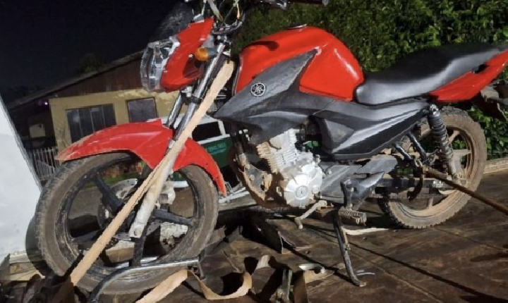 Motocicleta furtada em Tunápolis é recuperada na BR-163 em SMOeste com dois homens