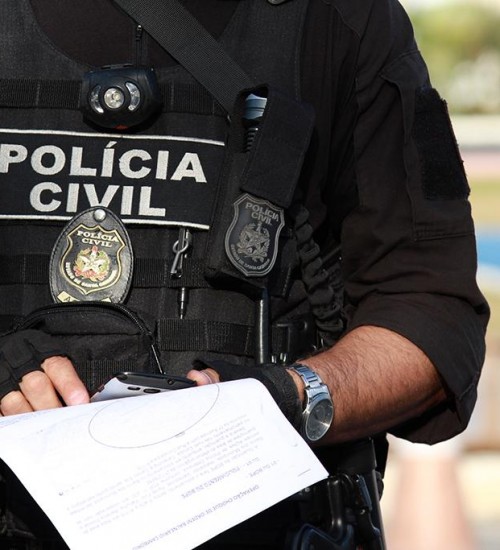 Polícia Civil prende advogado e mais duas pessoas durante operação em SMOeste.
