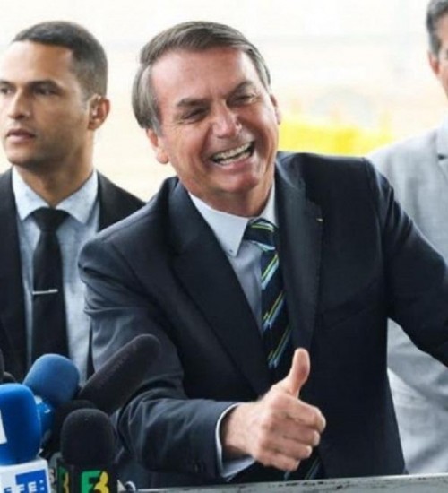 Bolsonaro aprova 51 mil vagas em concursos públicos no orçamento de 2020.