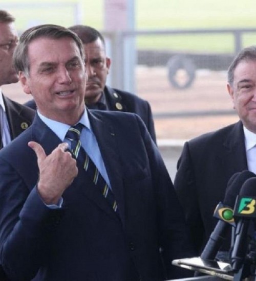 Bolsonaro anuncia Onyx no Ministério da Cidadania e general Braga Netto na Casa Civil.