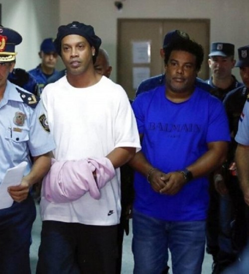 Justiça do Paraguai determina a prisão de Ronaldinho Gaúcho e irmão.