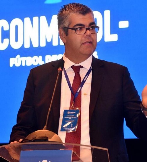 Diretor da Conmebol admite que não tem projeções para retorno da Libertadores.