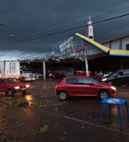 Meteorologista diz que região pode ter sido atingida por um tornado