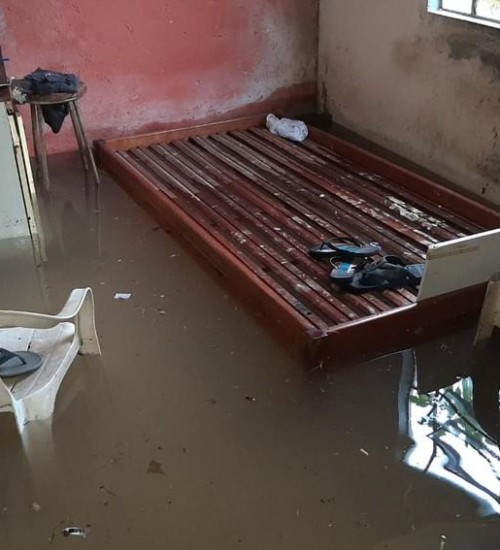 Chuva causa alagamentos em cidades de Santa Catarina.