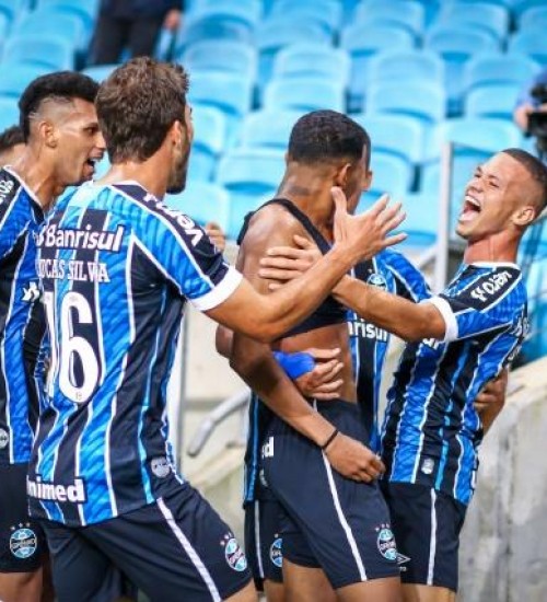 Com gol de Léo Chú no fim, Grêmio vence o Gre-Nal 430 pelo Gauchão.