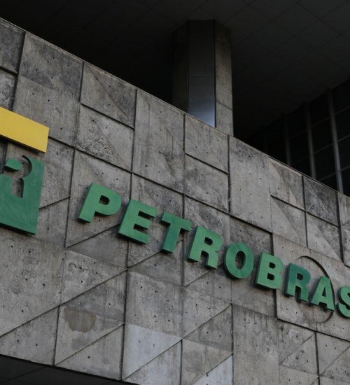 Petrobras defende reajustes de preços para evitar desabastecimento.