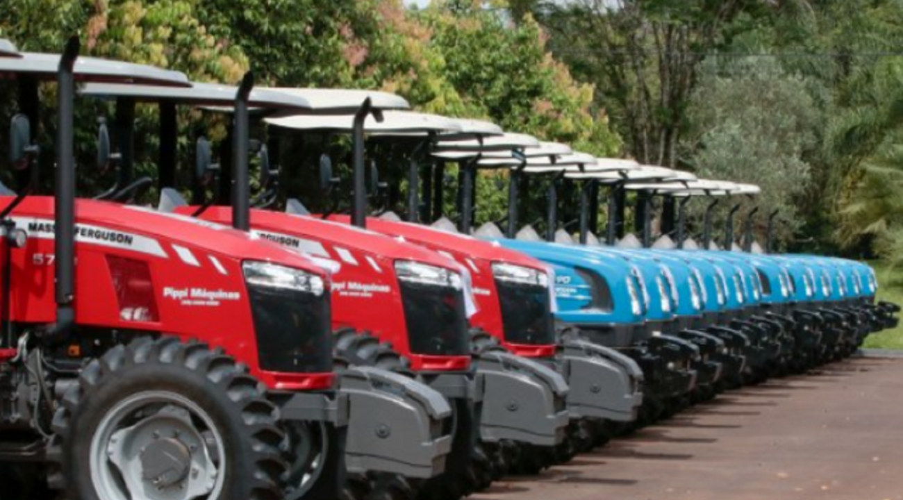 Em Chapecó, governador anuncia entrega de 192 equipamentos agrícolas.