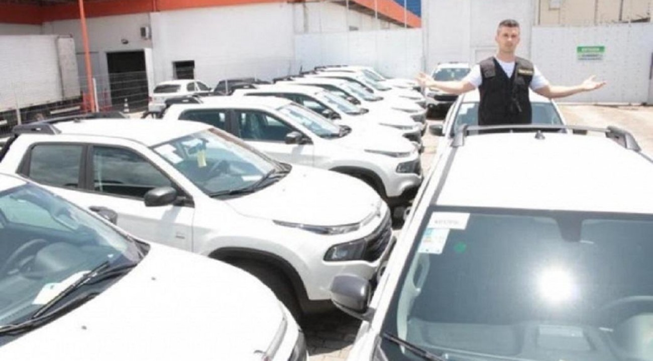 Governo catarinense explica compra de 83 carros de R$ 120 mil cada.
