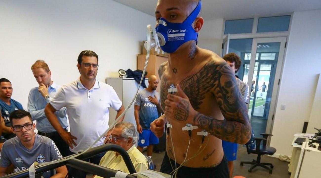 Atividades físicas, exames e vacinação: como serão os dias do Grêmio com treinos suspensos.