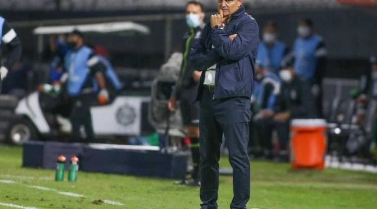 Diego Aguirre e Marcelo Gallardo são os favoritos para assumir a seleção, diz imprensa uruguaia.
