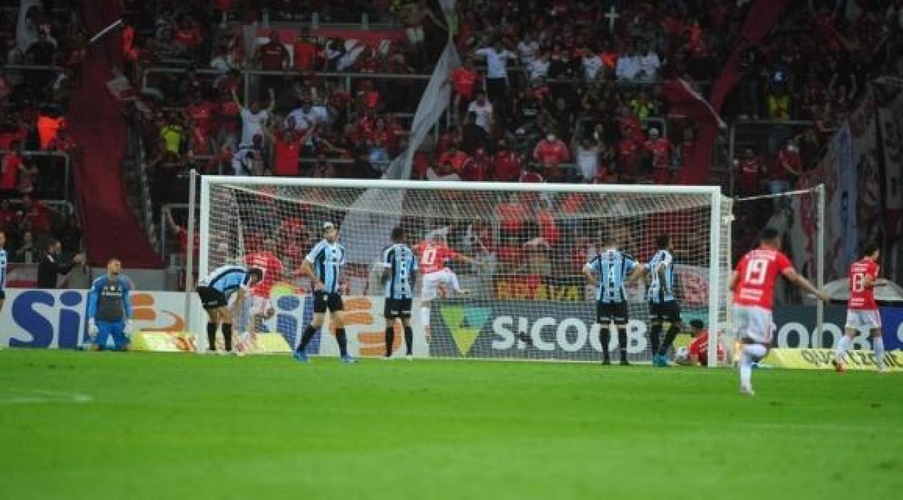 Inter vence o Gre-Nal e afunda ainda mais o Grêmio no Z4 do Brasileirão.