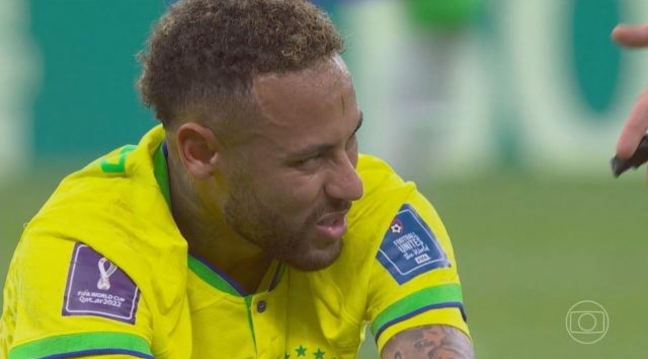 Neymar segue em tratamento no hotel e vê expectativa de retorno nas oitavas diminuir.