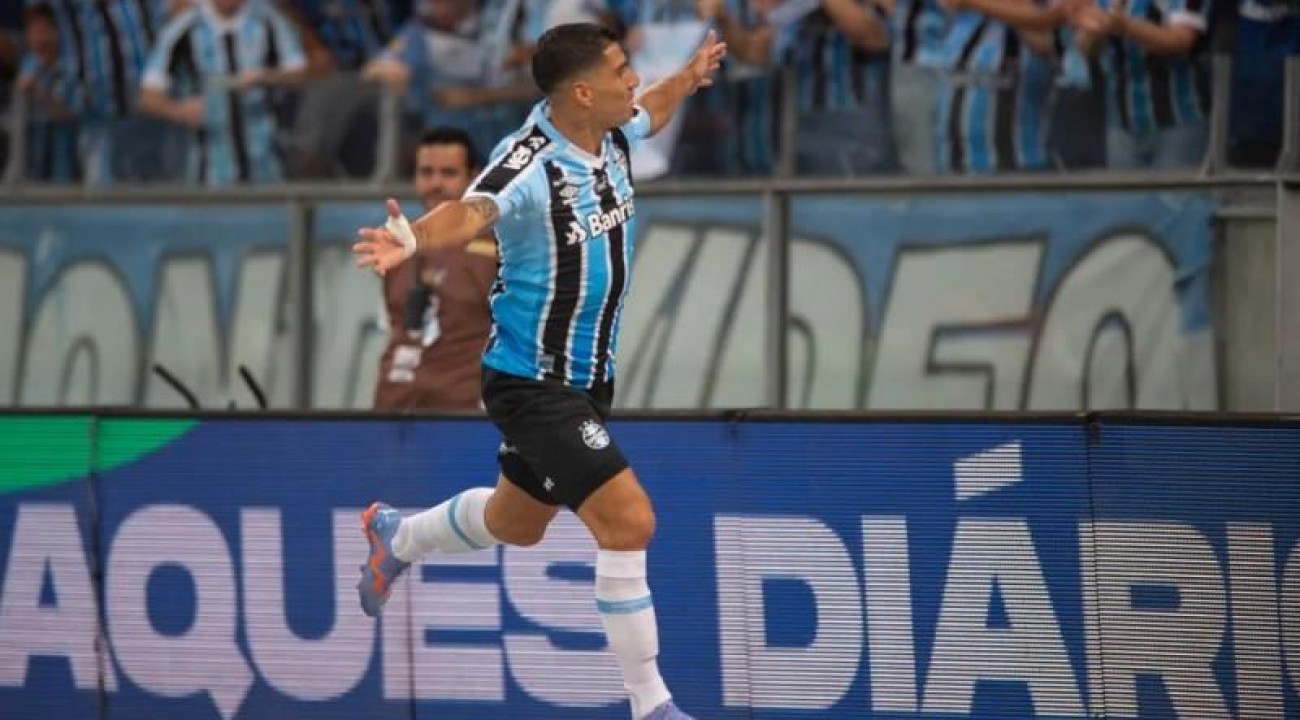 Com três de Suárez, Grêmio goleia o São Luiz e conquista a Recopa Gaúcha.
