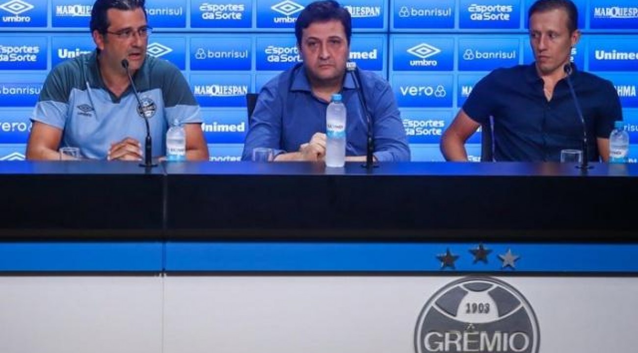 Médico do Grêmio diz que áudio relacionando vacina e problema cardíaco de Lucas Leiva não é dele e conteúdo é falso.