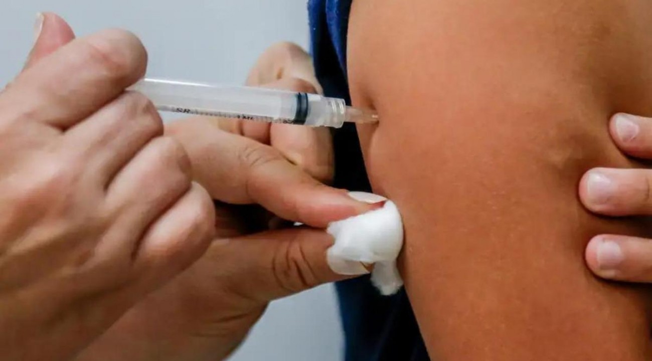 Vacinação contra dengue em SC fica abaixo da meta e atinge menos de 25% do público-alvo.
