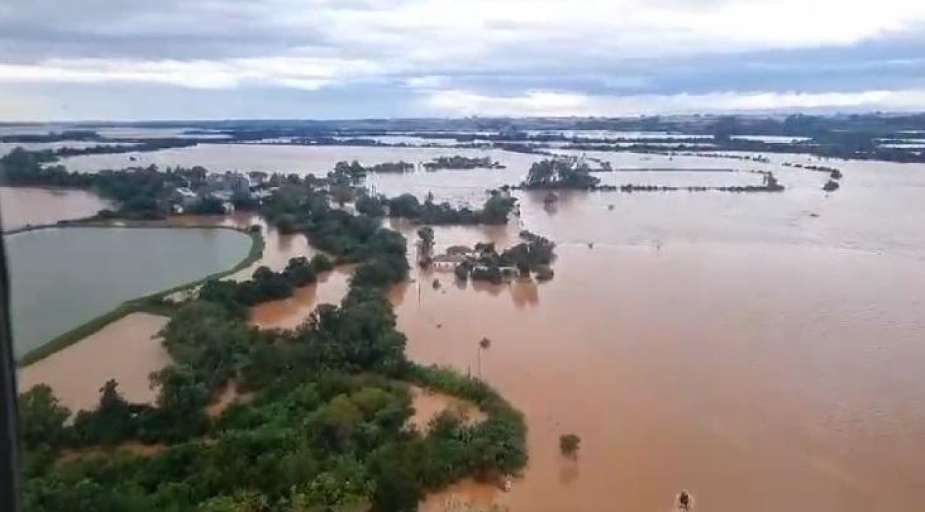 Chuvas afetam 114 municípios e deixam ao menos 10 mortos no RS.