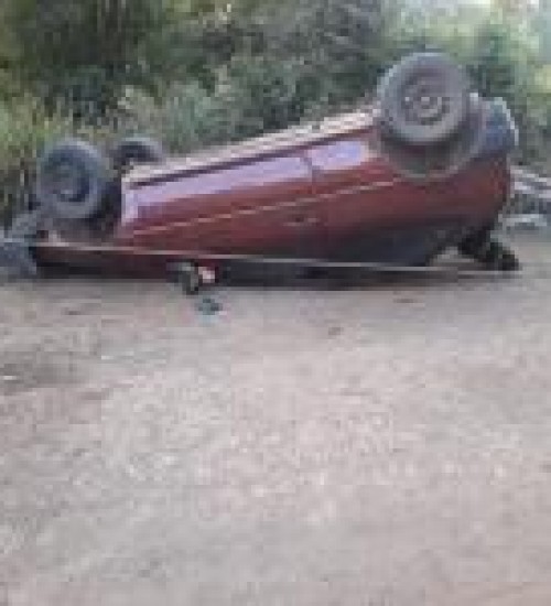 Automóvel tomba no interior de Itapiranga