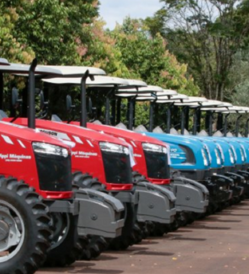 Em Chapecó, governador anuncia entrega de 192 equipamentos agrícolas.