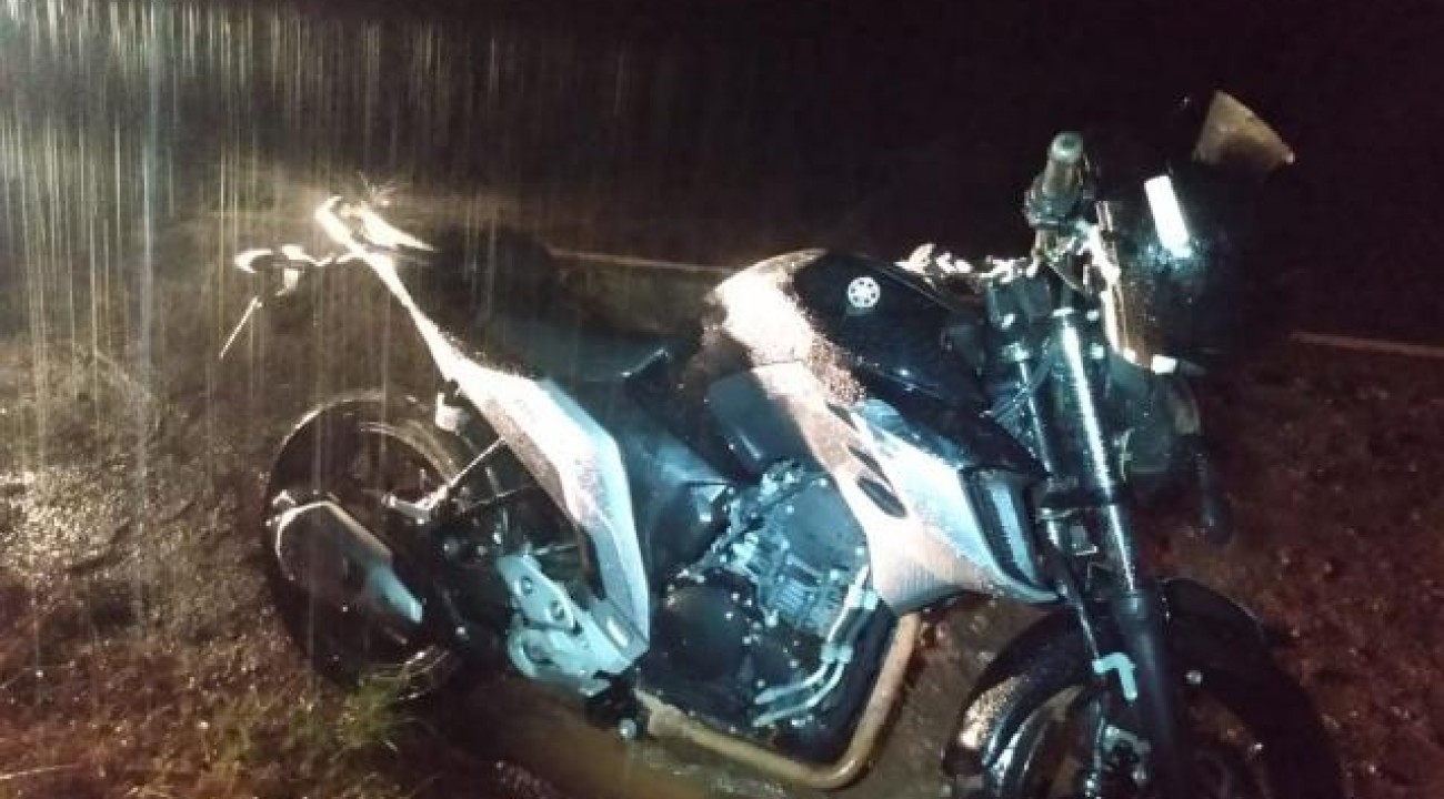 Condutor e passageiro de motocicleta ficam feridos na SC-496, em Descanso