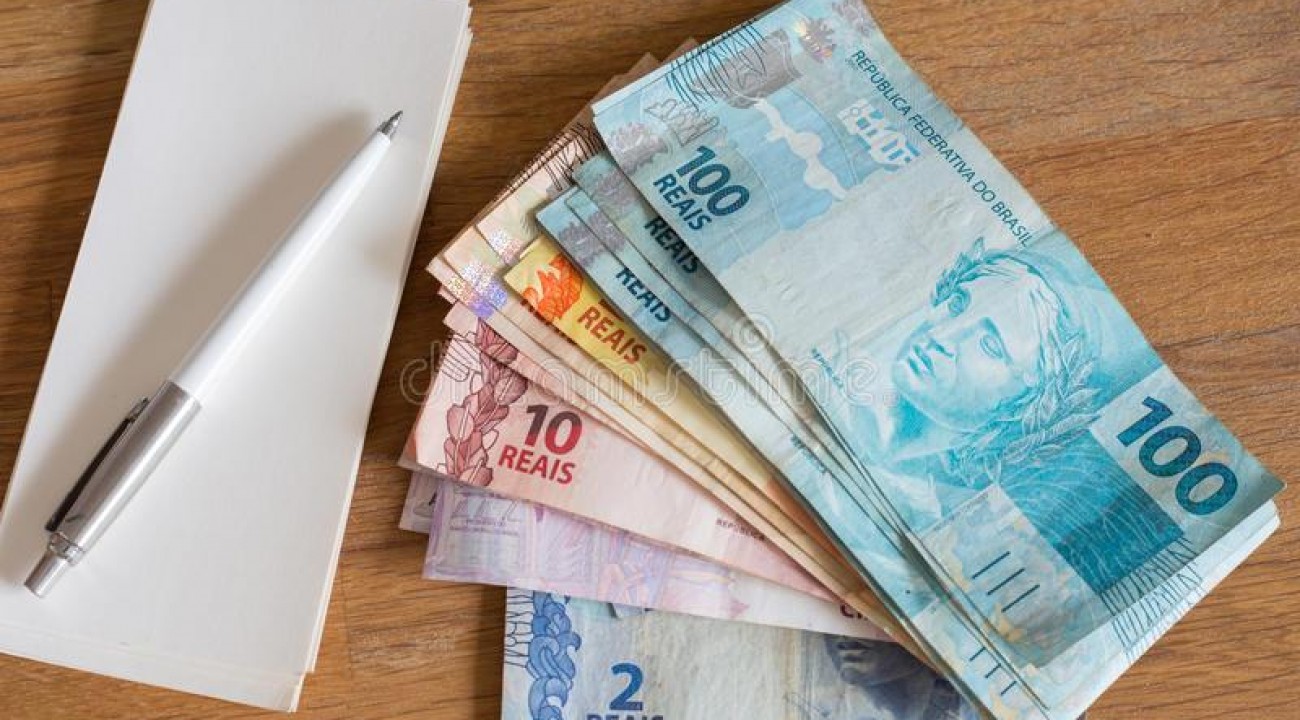 Para repor perdas com a inflação, governo eleva salário mínimo para R$ 1.045