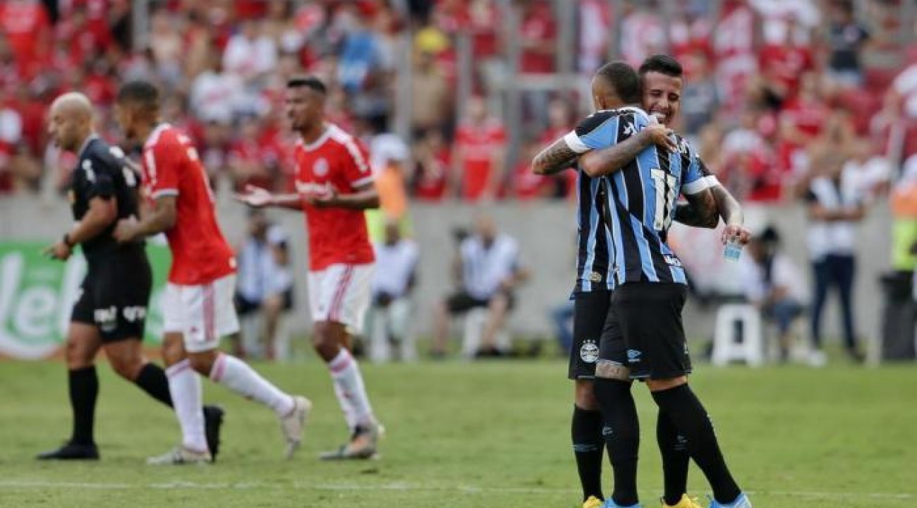 Grêmio vence o Inter com gol de Diego Souza e classifica para a final do primeiro turno do Gauchão.