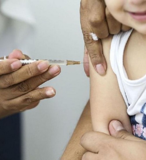 Aplicação correta da vacina protege brasileiros do sarampo e de outras doenças contagiosas.