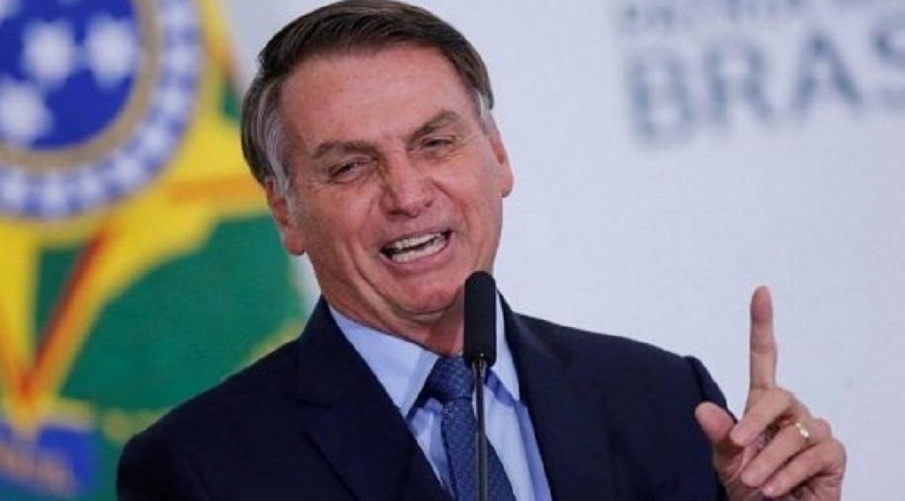 Bolsonaro assina MP que muda regras para contratar temporários no governo.