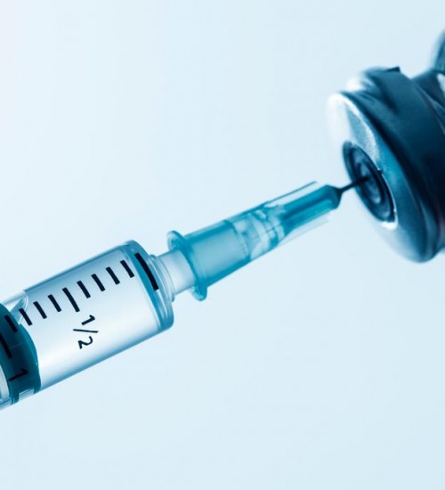 Brasil anuncia parceria com o Reino Unido para produzir vacina contra o coronavírus.