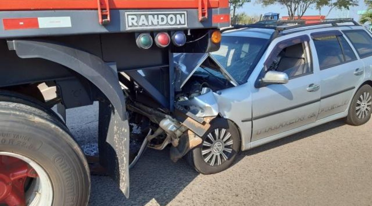 Após colisão traseira, motorista se joga na rodovia e é atropelado por caminhão em São Miguel do Oeste