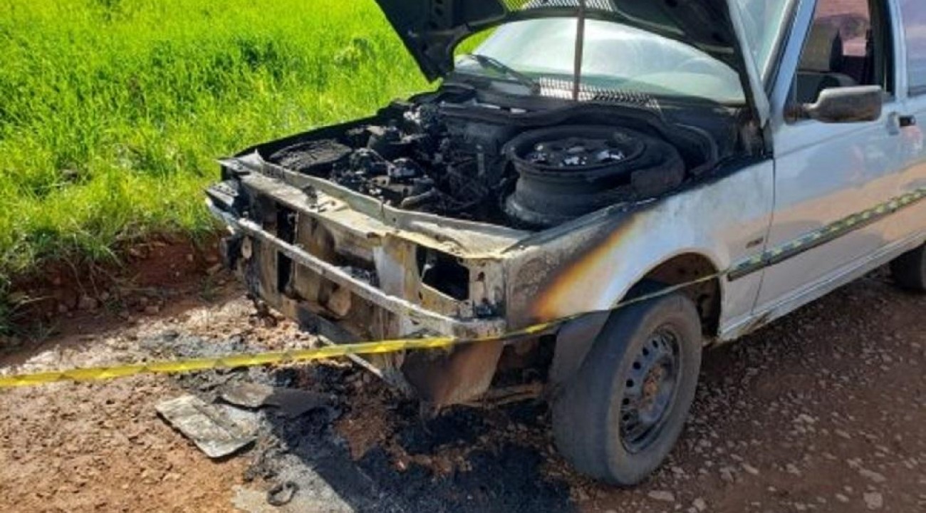 Motorista abandona veículo em chamas no interior de Tunápolis.