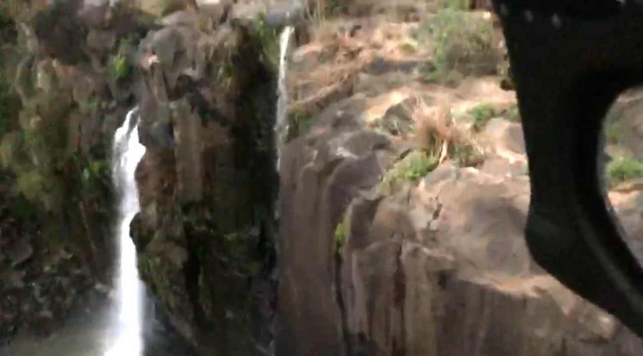 Amigas morrem após sofrerem queda de cachoeira de 30 metros