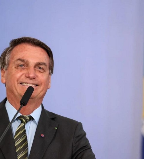 Bolsonaro lidera disputa para eleição de 2022, aponta pesquisa.