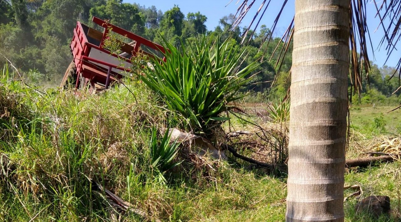 Idoso morre em acidente com carreta agrícola no interior de Itapiranga