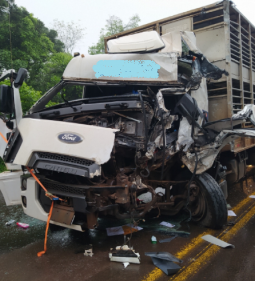 Grave acidente deixa motorista ferido na BR-282 em Pinhalzinho