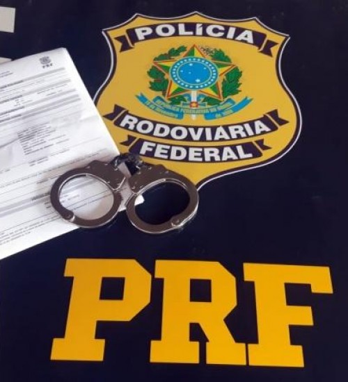 Homem chamado para dirigir carro de condutor embriagado é preso com mandado de prisão na BR-282 em Pinhalzinho