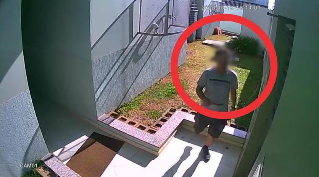 Homem invade apartamentos, furta R$ 2 mil e quase se atrapalha na fuga; Veja as imagens