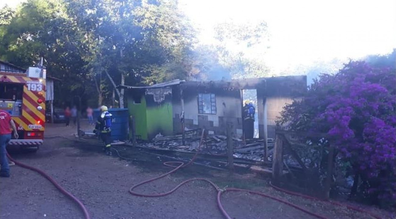 Incêndio destrói residência no interior de São José do Cedro