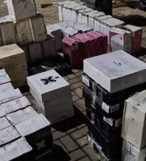 PF apreende 2.600 garrafas de vinho e prende quatro pessoas na fronteira