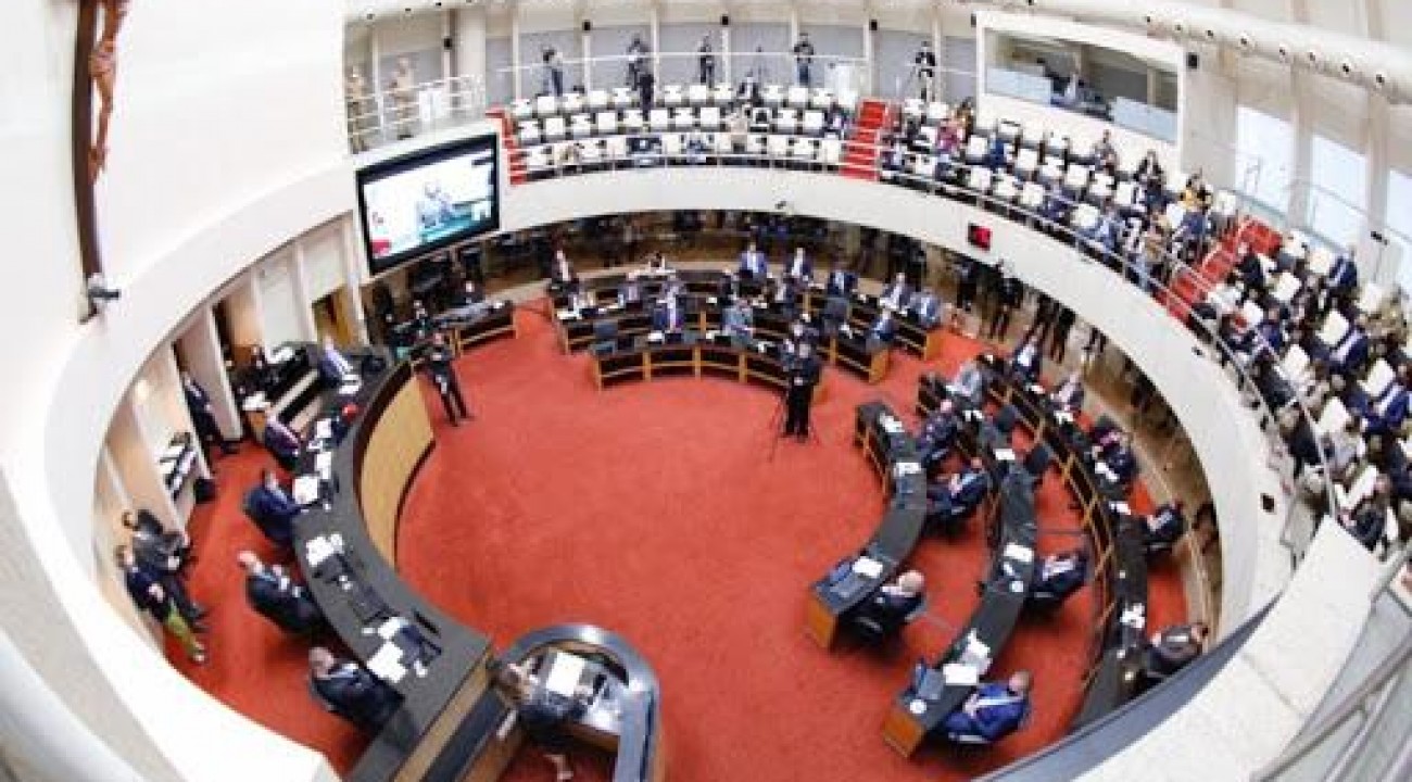 Plenário autoriza abertura do 2º processo de impeachment contra Moisés