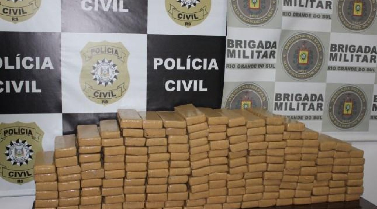 Polícia prende dois indivíduos transportando 114 kg de maconha em Tenente Portela