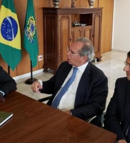 Bolsonaro: com certificação da Anvisa, vacina será gratuita e não obrigatória.