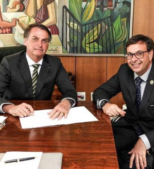 Bolsonaro exonera Marcelo Álvaro Antônio do Ministério do Turismo e nomeia Gilson Machado.