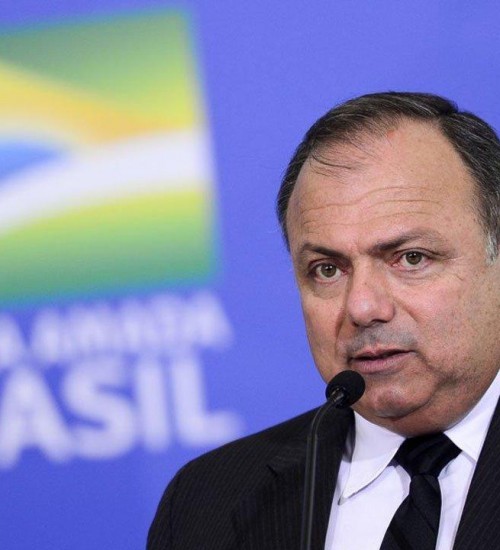 Pazuello promete começar vacinação contra o coronavírus no Brasil no fim de fevereiro.