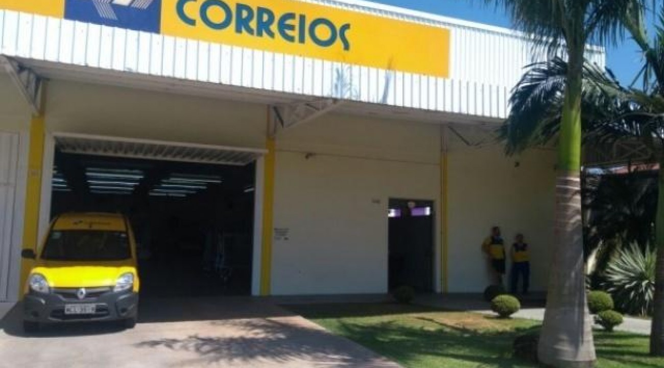 Bolsonaro entrega ao Congresso projeto de privatização dos Correios.