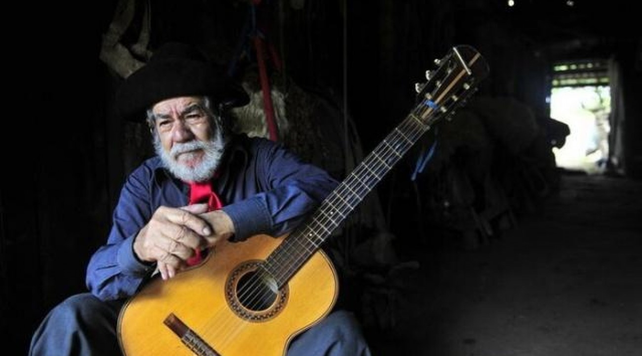 Morre o cantor e compositor Telmo de Lima Freitas, aos 88 anos.