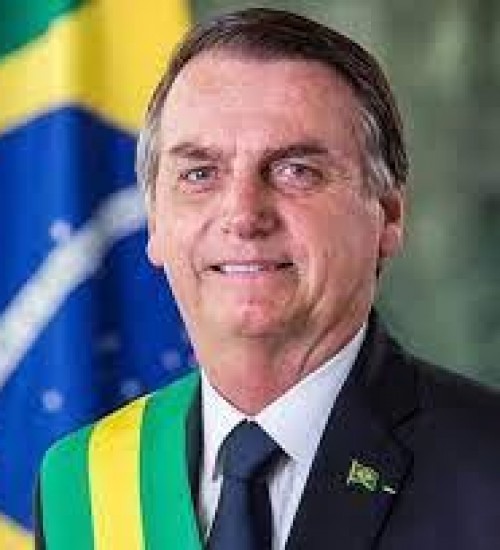 Bolsonaro diz que Brasil será autossuficiente na produção de vacinas.